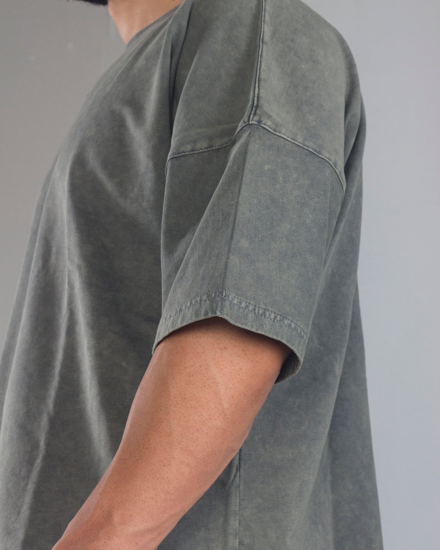 EVOLVE® GREY ACID WASH OVERSIZED TEE